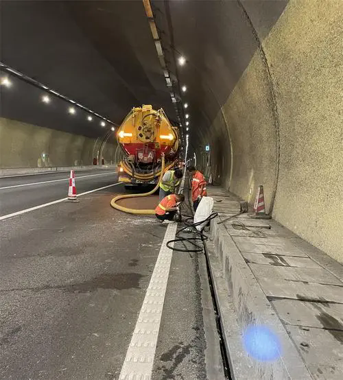 额尔古纳隧道排水渠清淤